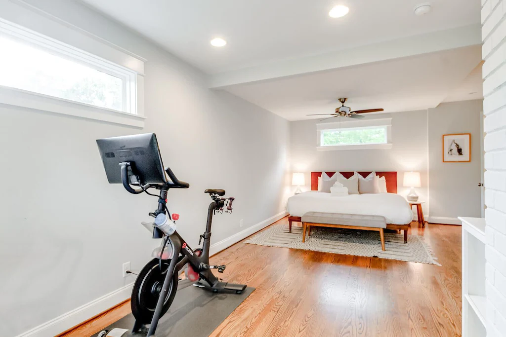 peloton bike nashville vrbo bedroom